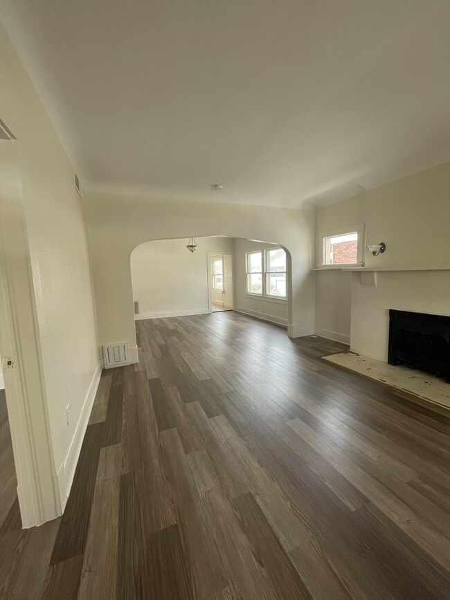 Foto del edificio - 3720 Chester Ave