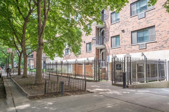 Foto del edificio - 2336 N Commonwealth Ave
