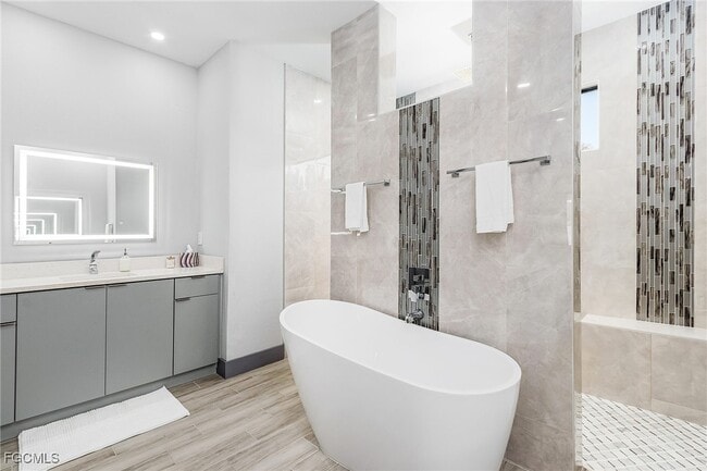 Building Photo - 1802 SW 2nd Terrace