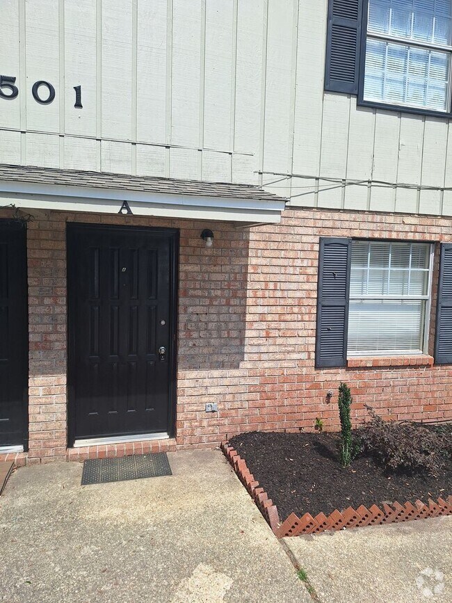 Building Photo - 501 S Edgewood Cir