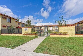 Building Photo - 661 SW 11th St