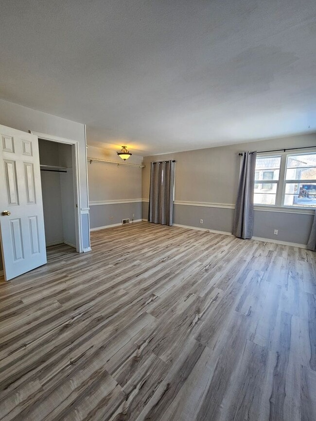 Foto del edificio - 2 BED | 1 BATH | SINGLE-LEVEL HOME | WEST