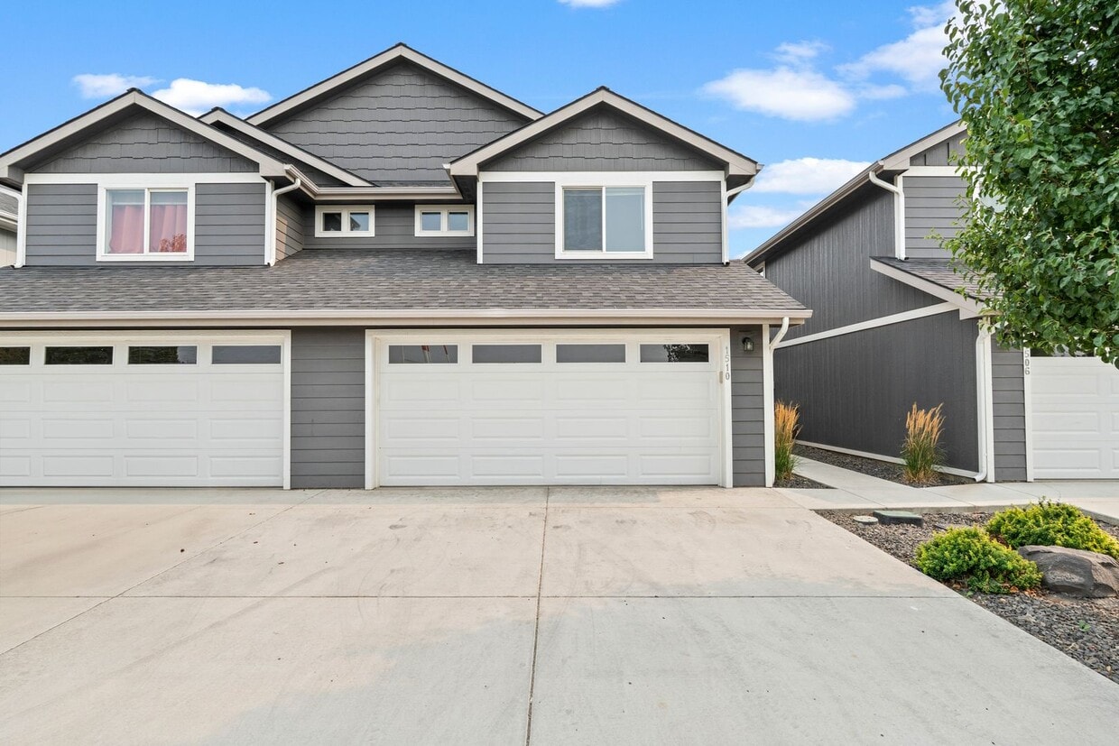 Foto principal - Modern Townhome for rent near the River Di...