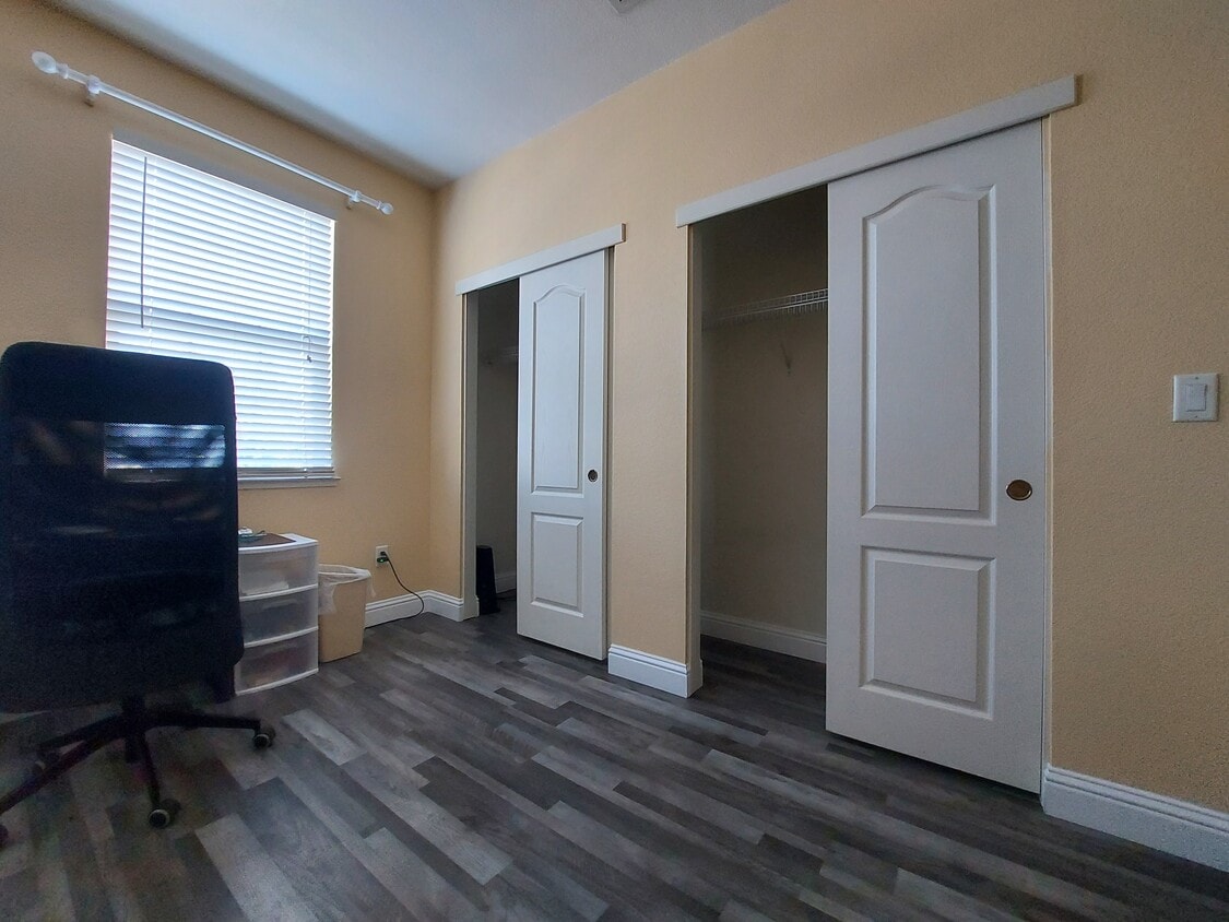 Foto del edificio - 1428 Redwood Dr