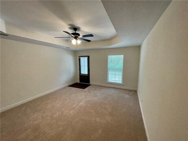 Building Photo - 1185 Forest Glen Dr W