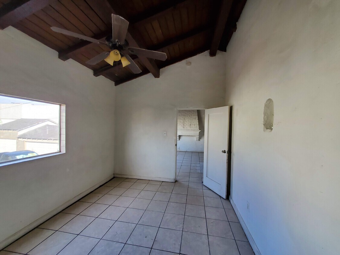 Building Photo - 917 Leonard Pl