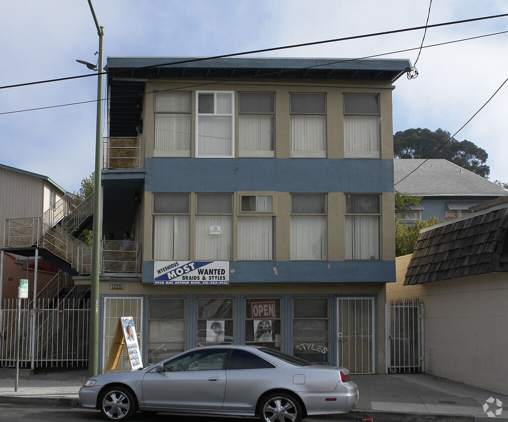 Primary Photo - 9960 Macarthur Blvd