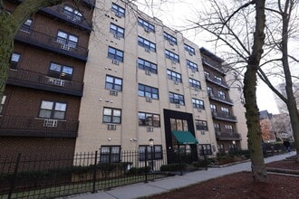 Building Photo - 448 W Barry Ave