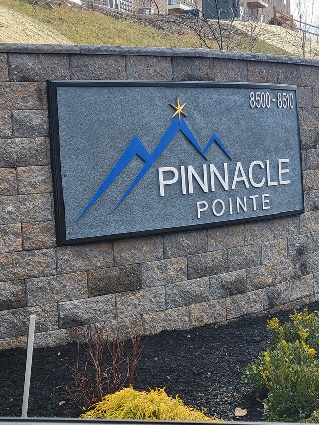Foto principal - 8500 Thompson Run Rd
