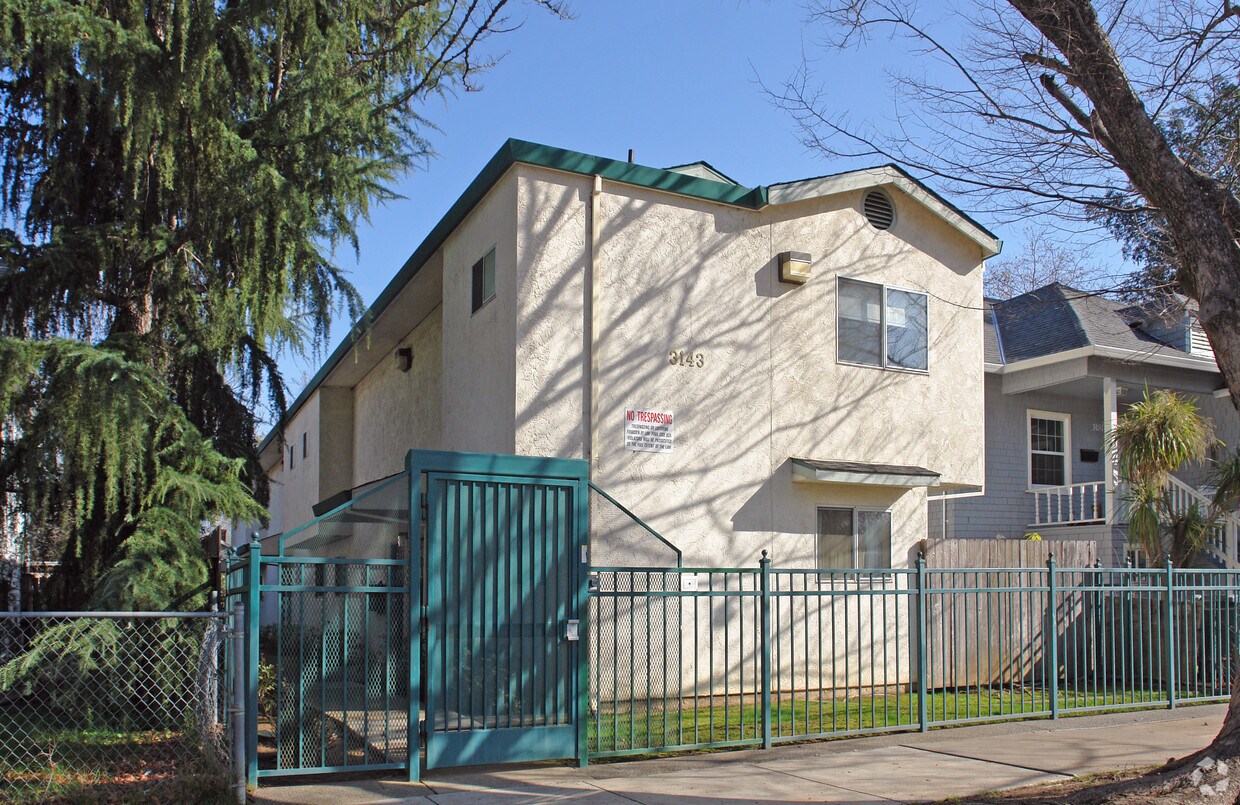 Building Photo - 3143 3rd Ave