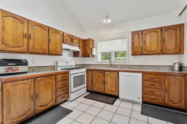 Foto del edificio - 121 Birchwood Dr