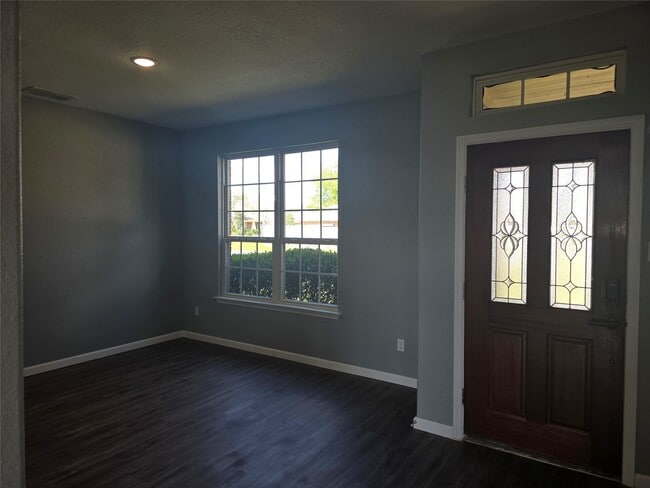 Building Photo - 5210 Benton Dr