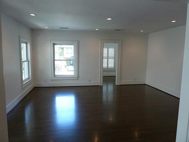 Building Photo - 408 Avondale St