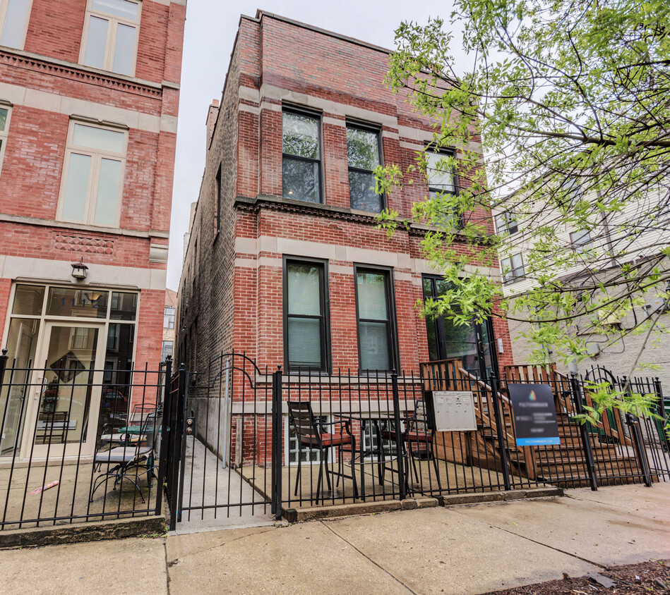 Primary Photo - 1116 N Hermitage Ave