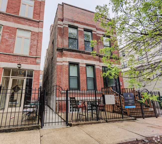 Building Photo - 1116 N Hermitage Ave