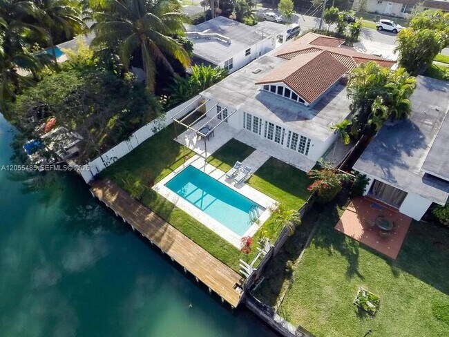 Foto del edificio - 1365 Daytonia Rd