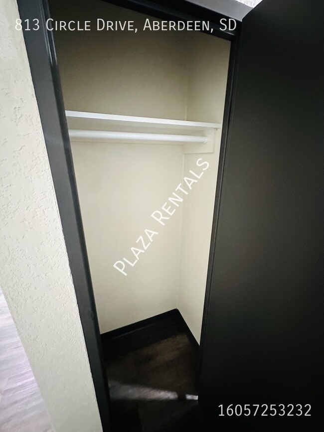 Building Photo - 906 S 2nd St