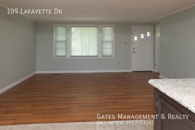 Foto del edificio - Charming home convenient to I-85/I-40
