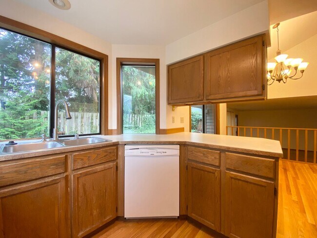 Foto del edificio - Spacious 3 Bedroom Home in Kent East Hill!