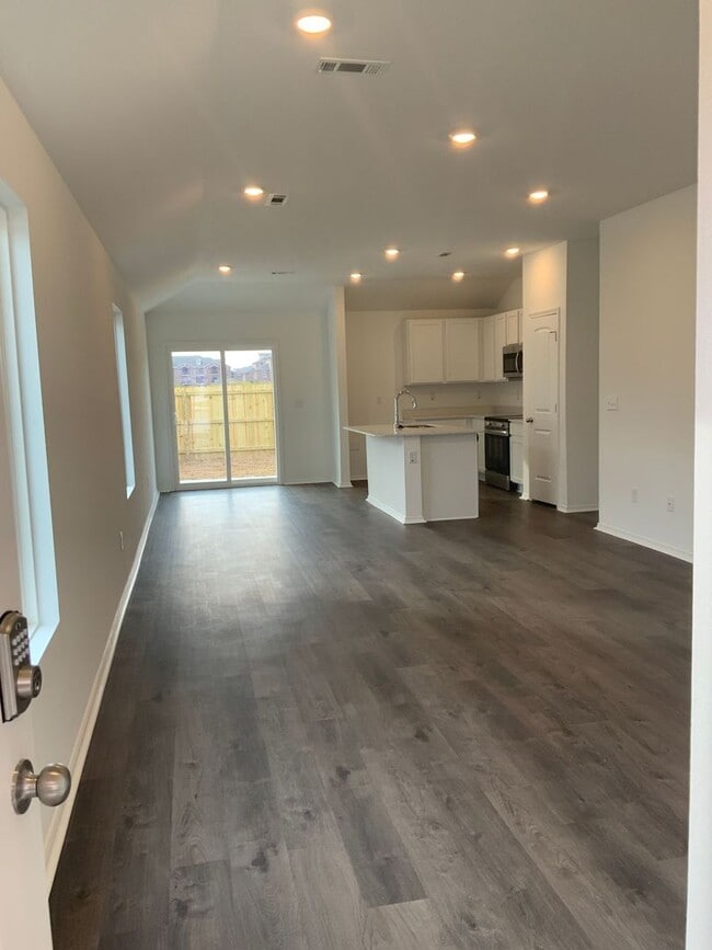 Building Photo - 8101 Donna Dr