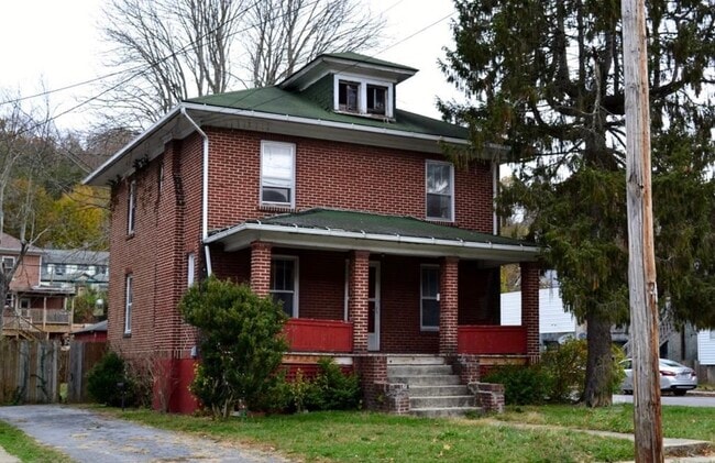 Building Photo - 1100 College Ave