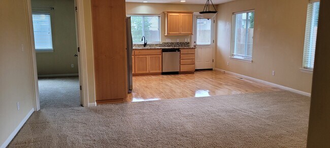 Foto del edificio - 539 SE Oak Grove Ave