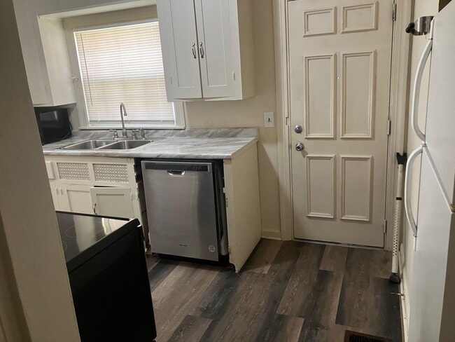 Building Photo - Charming 3-Bedroom Home with Unique Detail...