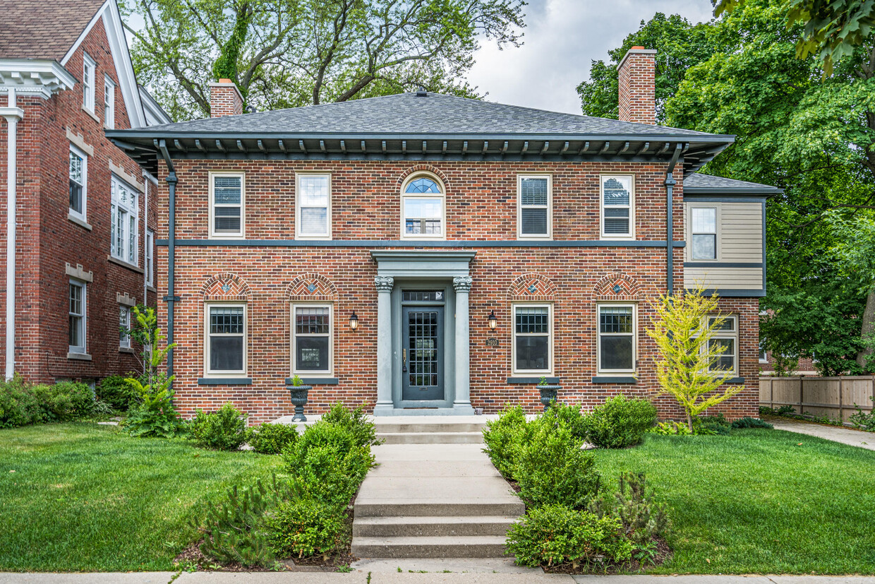 Foto principal - 2910 E Kenwood Blvd