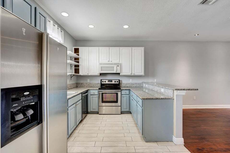 2502 N Dixie Hwy, Lake Worth, FL 33460 Townhome Rentals in Lake Worth