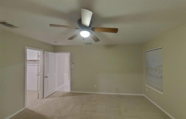 Building Photo - MOVE IN READY