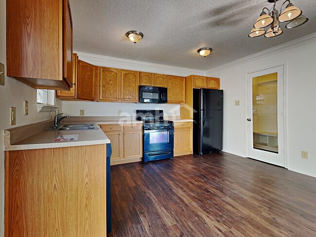 Foto del edificio - 14298 Banister Dr