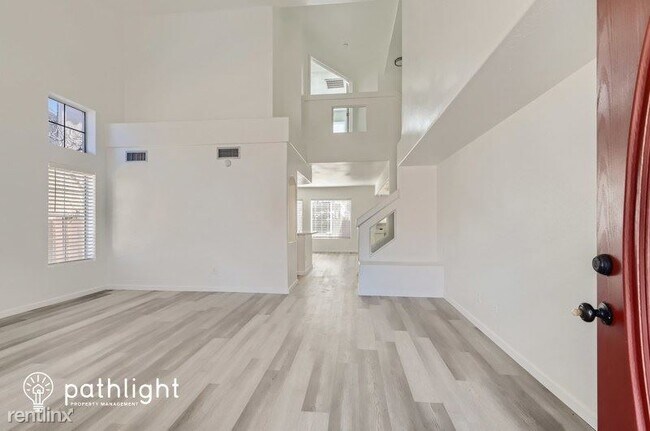 Foto del edificio - 4 br, 2.5 bath House - 15553 W Ventura St ...