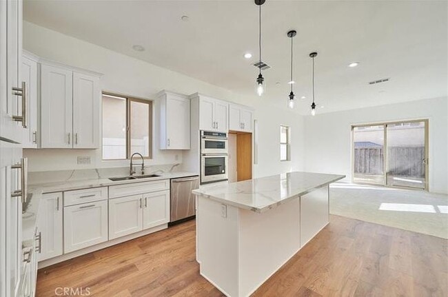 Building Photo - 31022 Sedona St