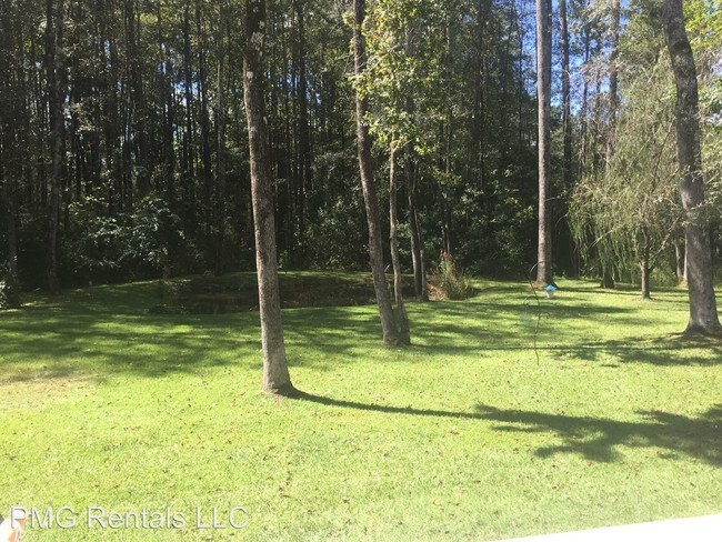 Building Photo - 1018 Golf Club Rd