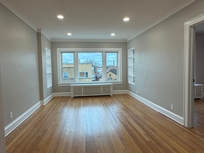 Building Photo - 6024 W Addison St