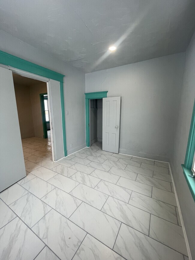 Foto del edificio - 739 Sherman Ave
