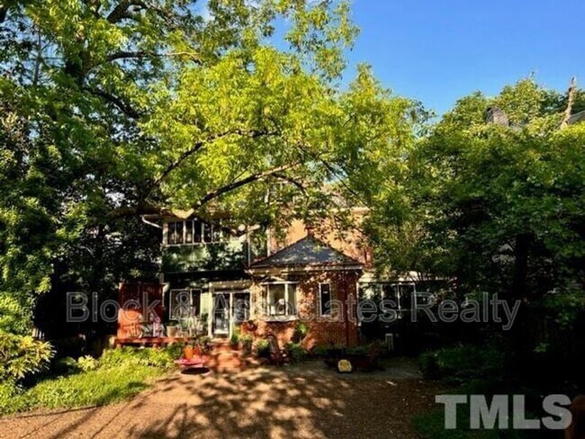 Foto del edificio - 209 Hillcrest Rd