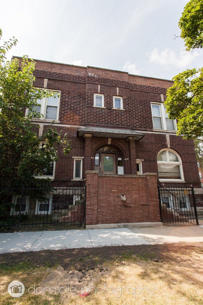 Foto del edificio - 1533 W Leland Ave
