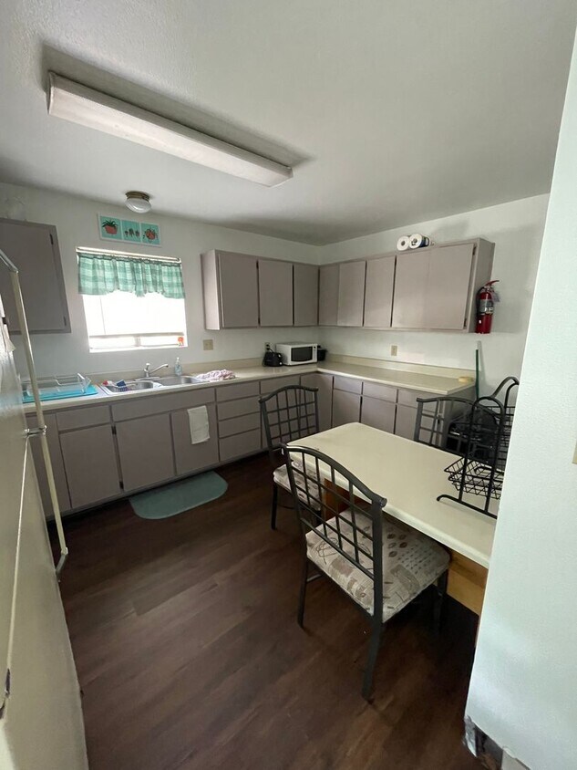 Primary Photo - Your Ideal Home Close to Campus!
