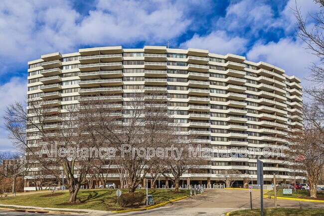 Foto del edificio - 6301 Stevenson Ave