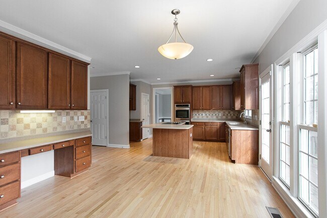 Building Photo - Beautiful 5 bedroom home in Cameron Estates!