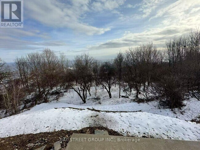 Building Photo - 11 Redland Crescent W