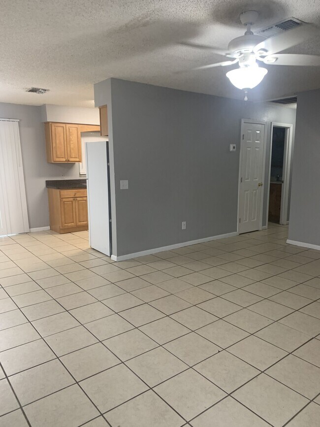 Building Photo - 3939 Country Place (A + B)