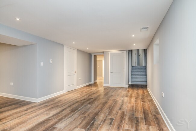 Building Photo - 3349 W Cuyler Ave