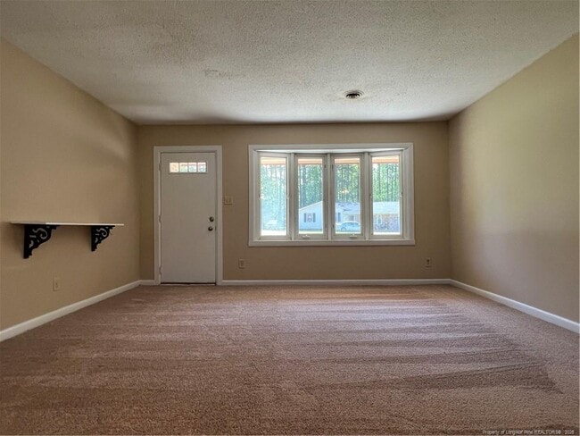 Building Photo - 5675 Livingston Dr