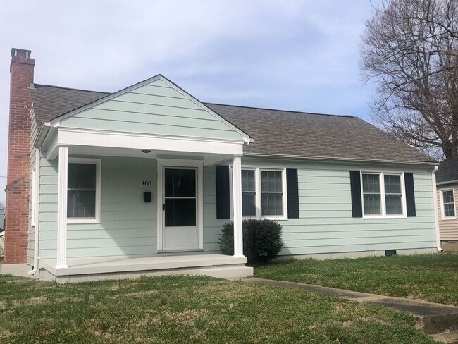 Building Photo - Three bedroom, 2 bath house in Burlington
