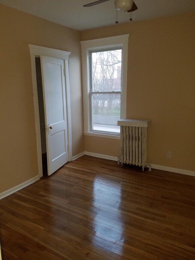 Building Photo - 9817 S Vanderpoel Ave