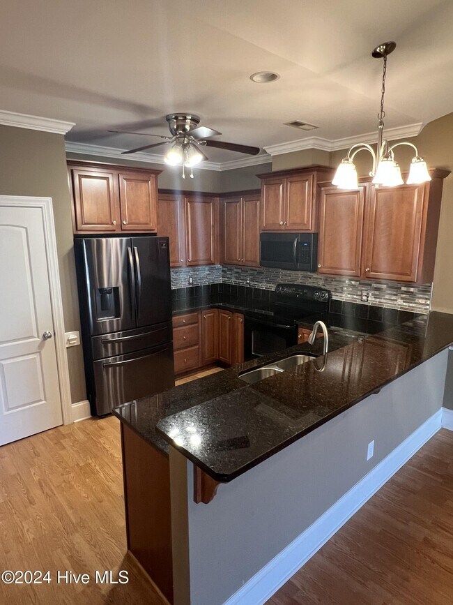 Building Photo - 2300 Dovedale Dr