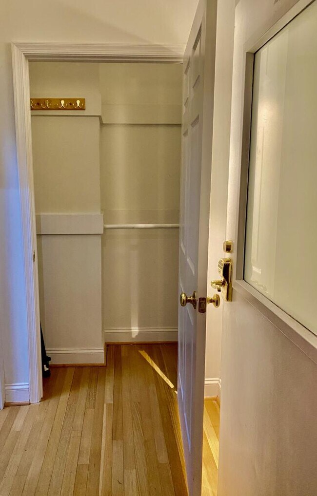 Building Photo - 2 bedroom in Charlottesville VA 22902