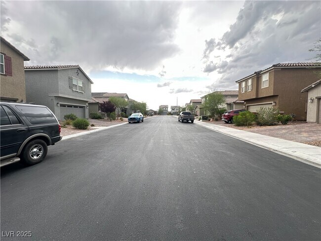 Building Photo - 4275 TARLIM St